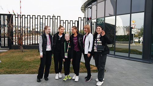 На Всемирном фестивале молодёжи-2024 сёстры Аверины исполнили желание маленькой гимнастки