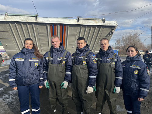 Добровольцы-спасатели ВСКС помогают жителям в зоне ЧС  в Оренбургской области