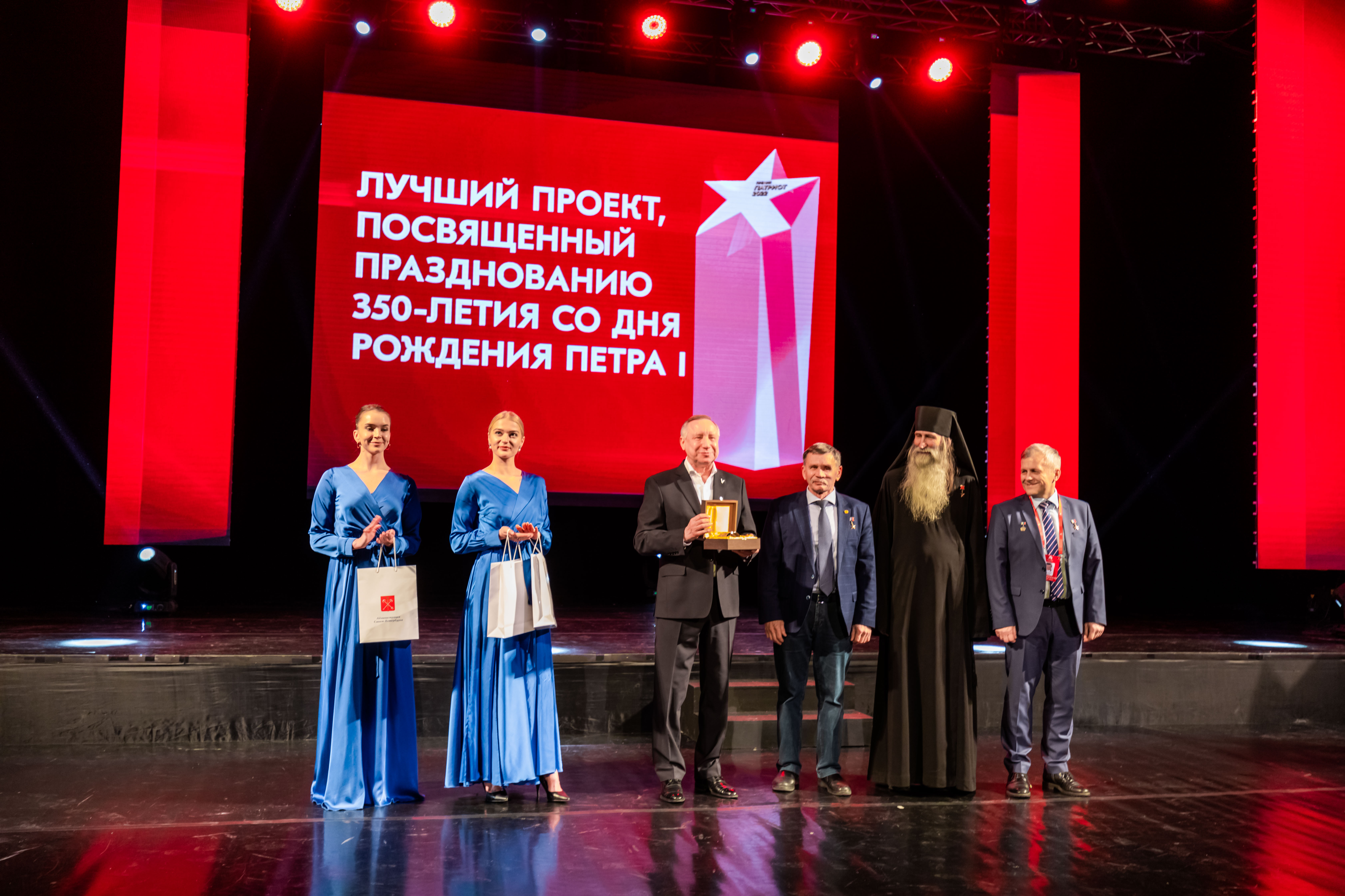 29 лауреатов Национальной премии «Патриот – 2022» получили свои награды сразу в двух столицах
