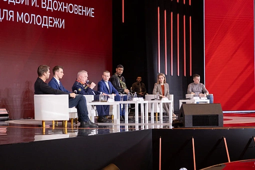 «Быть молодым Героем – настоящее счастье»: Герои России выступили на Всероссийском патриотическом форуме