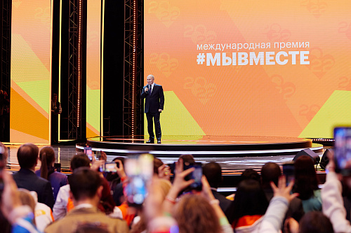 Президент России Владимир Путин наградил «Волонтёра года» Международной Премии #МЫВМЕСТЕ