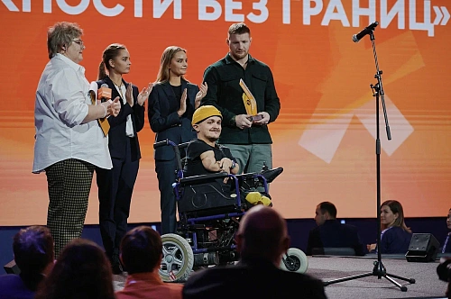 «Диджей на коляске» Никита Спирин стал победителем Международной Премии #МЫВМЕСТЕ в номинации «Возможности без границ»