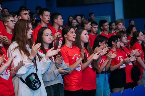 Школьники встретились с участником СВО во Всероссийском детском центре «Океан» 